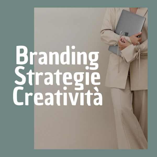 immagine di donna, solo il corpo, che tiene in mano un portatile e di fianco 3 scritte branding strategie creatività